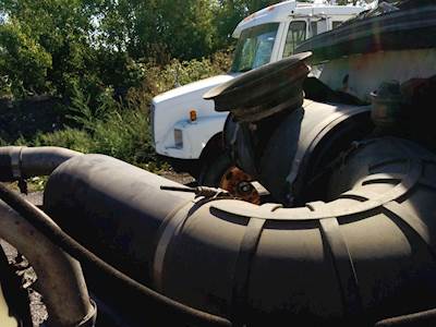 Mack CH613 Air Cleaner / Air Filter Housing