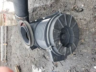 Mack CH613 Air Cleaner / Air Filter Housing