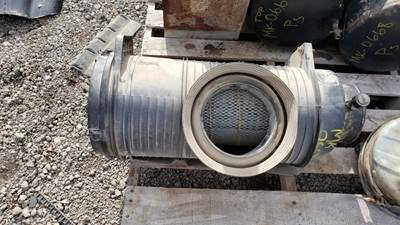 Mack Granite CV713 Right Air Cleaner / Air Filter Housing for a 2003 Mack CV713 Granite