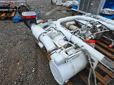 Mack MRU613 Right Air Cleaner / Air Filter Housing