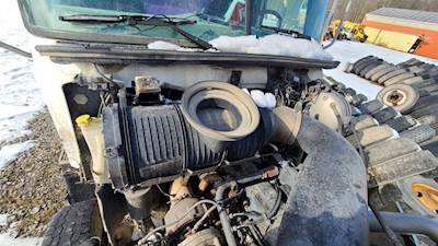 Mack Vision CXN613 Right Air Cleaner / Air Filter Housing for a 2007 Mack CXN613