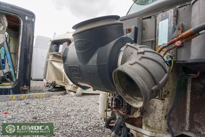 Peterbilt 387 Right Air Cleaner / Air Filter Housing