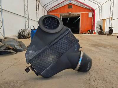 Peterbilt 388 Air Cleaner / Air Filter Housing