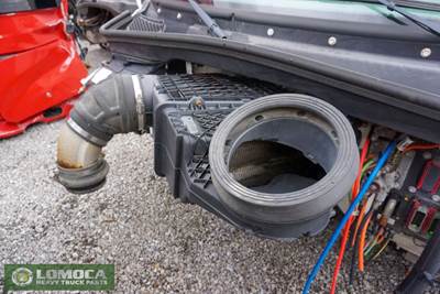 Peterbilt 579 Air Cleaner / Air Filter Housing