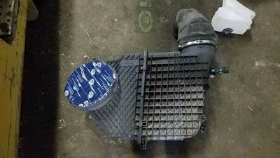 Peterbilt 579 Air Cleaner / Air Filter Housing