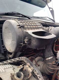 Volvo VNL Right Air Cleaner / Air Filter Housing
