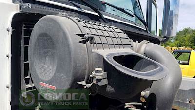 Volvo VNL Right Air Cleaner / Air Filter Housing