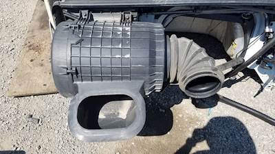 Volvo VNL Right Air Cleaner / Air Filter Housing