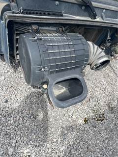 Volvo VNL Right Air Cleaner / Air Filter Housing
