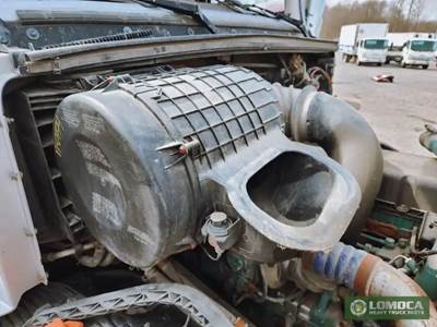 Volvo VNL Right Air Cleaner / Air Filter Housing