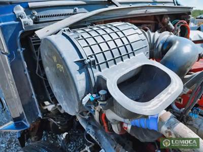 Volvo VNL Right Air Cleaner / Air Filter Housing