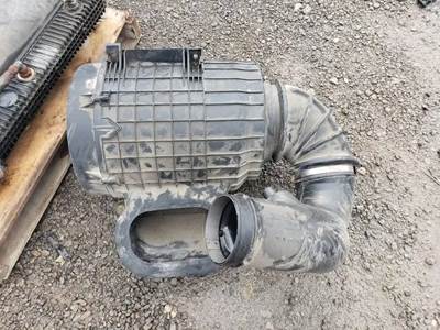 Volvo VNL Right Air Cleaner / Air Filter Housing