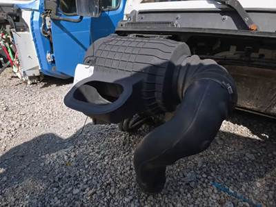 Volvo VNL Right Air Cleaner / Air Filter Housing