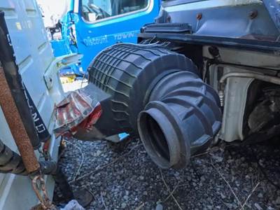 Volvo VNL Right Air Cleaner / Air Filter Housing