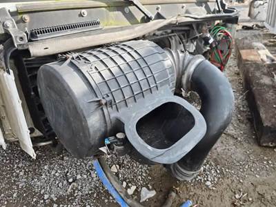 Volvo VNL Right Air Cleaner / Air Filter Housing