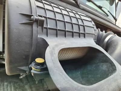 Volvo VNR64T Right Air Cleaner / Air Filter Housing