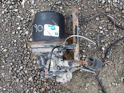 Freightliner Cascadia 125 Air Dryer