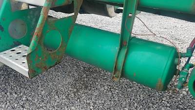 Freightliner Cascadia 125 Air Tank