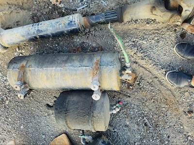 Freightliner FLD120 Air Tank