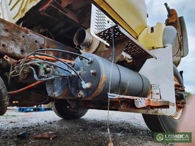 International 7600 Air Tank