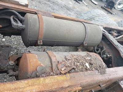 Mack MR688S Air Tank