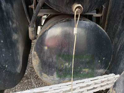 Mack Vision CXN613 Air Tank for a 2005 Mack CXN613