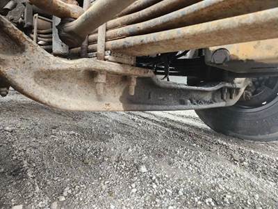 Freightliner FLD120 Classic Front Axle Assembly for a 2007 Freightliner Classic 120