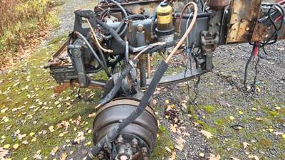 Freightliner FLD120SD Front Axle Assembly