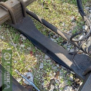 International 7500 Front Axle Assembly