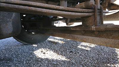 International 9900i Front Axle Assembly