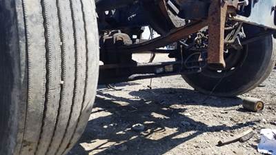 International 9900i Front Axle Assembly