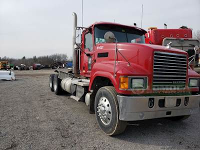 Mack Pinnacle CHU613 Front Axle Assembly for a 2015 Mack CHU613