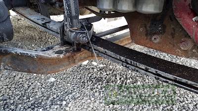 Mack Pinnacle CXU613 Front Axle Assembly for a 2014 Mack CXU613