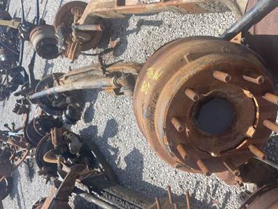 Mack Pinnacle CXU613 Front Axle Assembly for a 2014 Mack CXU613