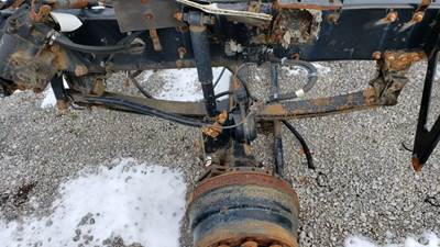 Mack Pinnacle CXU613 Front Axle Assembly for a 2008 Mack CXU613