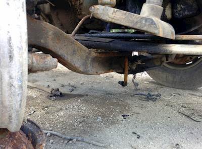Volvo VNL670 Front Axle Assembly
