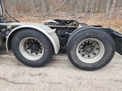 Dana D46-170 Rear Axle Assembly for a 2014 Kenworth W900