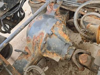 Dana DS404 Rear Axle Assembly for a 2010 Freightliner Cascadia 125