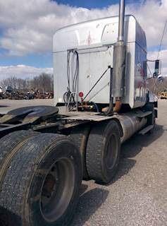 Eaton RD462 Rear Axle Assembly for a 2001 Mack CH613