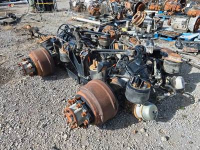 Eaton RD462 Rear Axle Assembly for a 2005 Kenworth T800