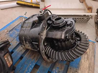 Meritor-Rockwell MD2014X Rear Axle Assembly for a 2017 Freightliner Cascadia 125