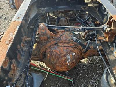 Meritor-Rockwell MR2014X Rear Axle Assembly for a 2017 Volvo VNL