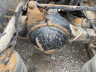 Meritor-Rockwell MT40-14XC Rear Axle Assembly for a 2016 Volvo VNL