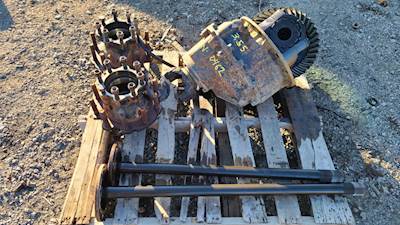 Eaton DSP40 Axle Shaft for a 2006 International 9400I