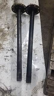 Meritor-Rockwell RT46-160 Axle Shaft for a 1999 Volvo WG