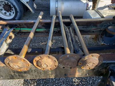 Meritor-Rockwell Axle Shaft for a 2004 International 7500
