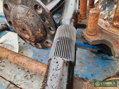 Meritor-Rockwell RD23-160 Axle Shaft for a 2009 Mack GU813