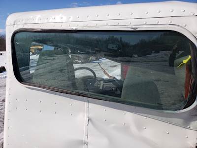 Peterbilt 348 Back Window