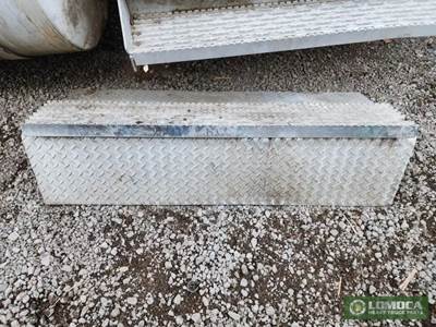 International 9900i Battery Box Cover