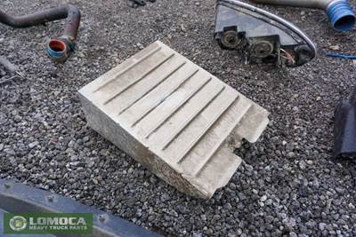 Mack Vision CXN613 Battery Box Cover for a 2007 Mack CXN613